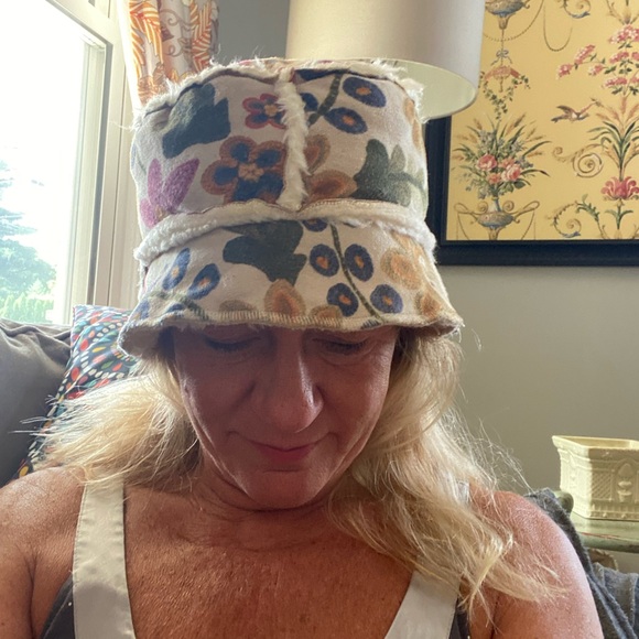 NWOT Bucket hat in very soft suede with floral design. - Picture 3 of 3